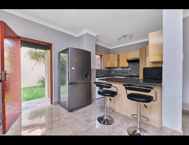 2 BEDROOM TOWNHOUSE FOR SALE IN RUIMSIG